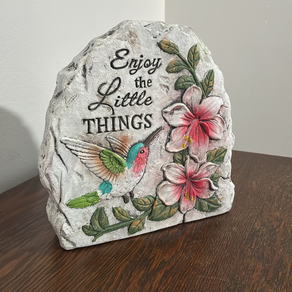 HP 🆕 Hand Painted Enjoy the Little Things Floral Hummingbird Cement Garden Stone